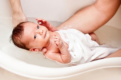 Hướng dẫn cách tắm cho trẻ sơ sinh qua 8 bước